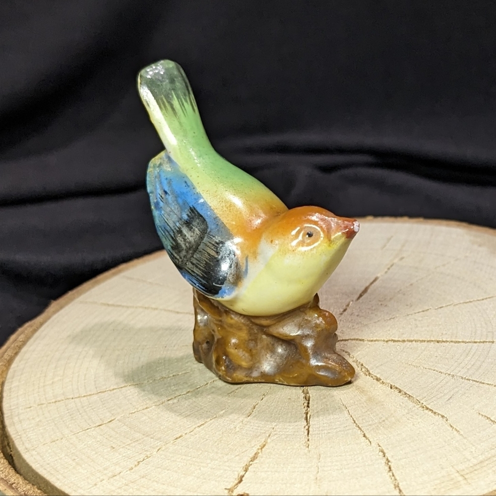 Beautiful vintage bird made in Occupied Japan between 1945-1951